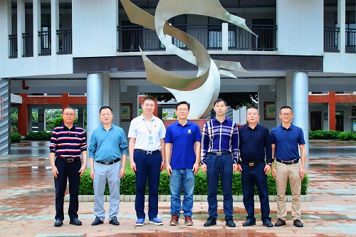 双方合影.jpg 双方合影.jpg