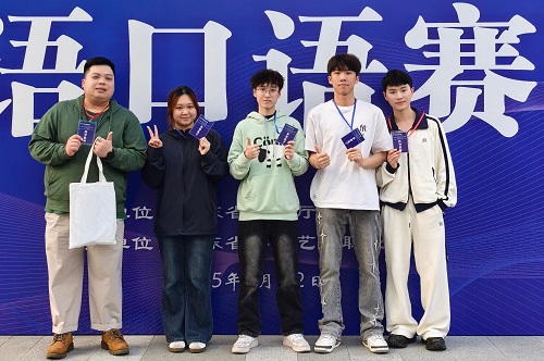 365英国官网指导教师与参赛学生2.jpg 365英国官网指导教师与参赛学生2.jpg