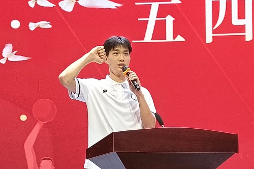 张靖宣誓.jpg