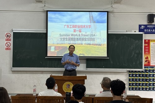 冯海志在宣讲会上致辞.jpg 冯海志在宣讲会上致辞.jpg