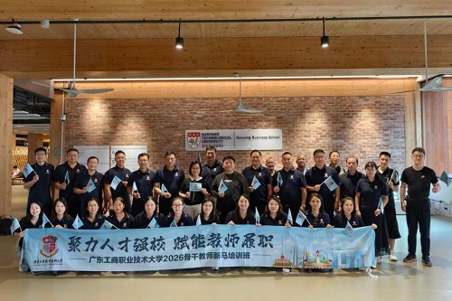 部分班次合影1.jpg 部分班次合影1.jpg