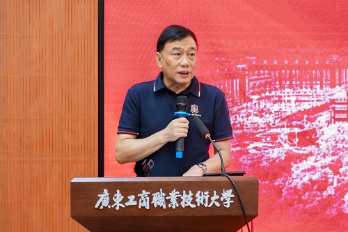 丁勇主持.jpg 丁勇主持.jpg