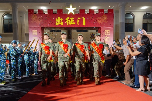新兵出征.jpg 新兵出征.jpg