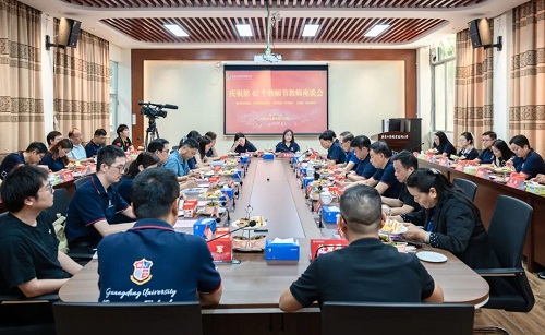 座谈现场.jpg 座谈现场.jpg