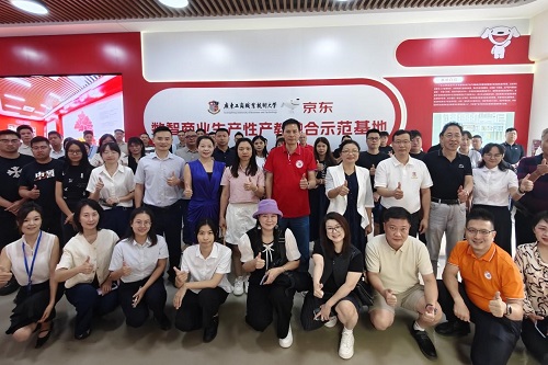 合影留念.jpg 合影留念.jpg